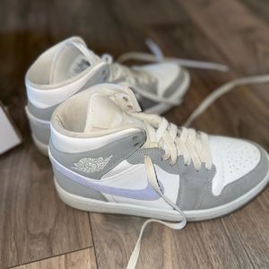 Jordan 1 Wolf Grey Mid